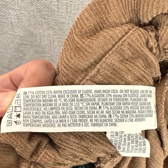 Forever 21 brown corduroy high waisted paperbag waist shorts size S - Picture 6 of 6